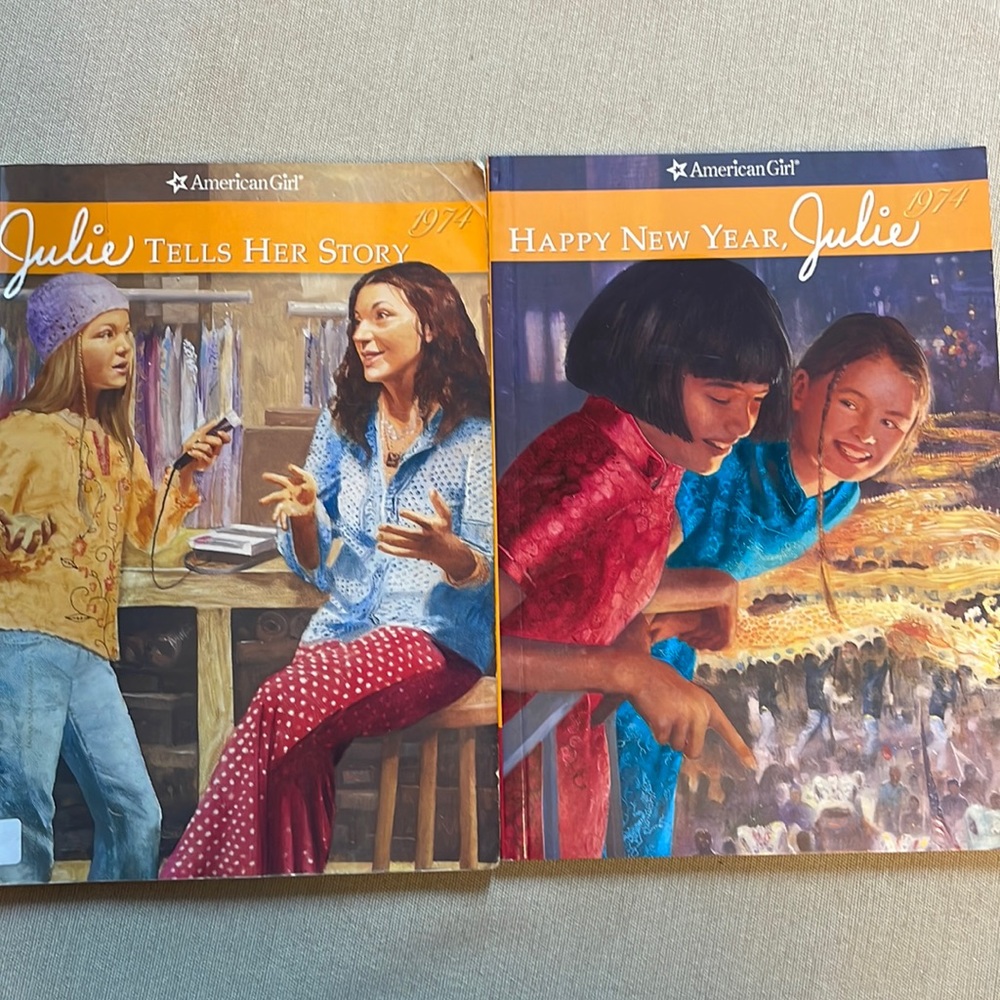 📚2/$6  2-Book Bundle American Girls Julie Series